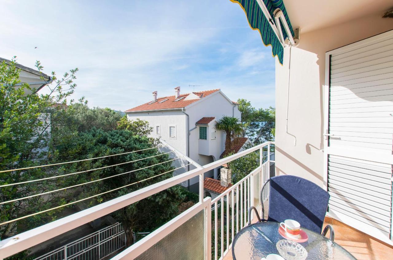 Apartment And Rooms Franka Zaboric Bagian luar foto