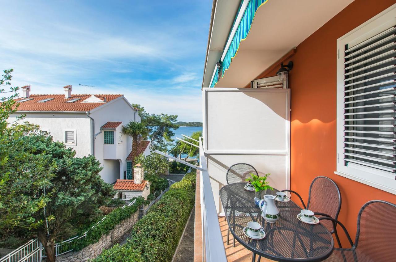 Apartment And Rooms Franka Zaboric Bagian luar foto