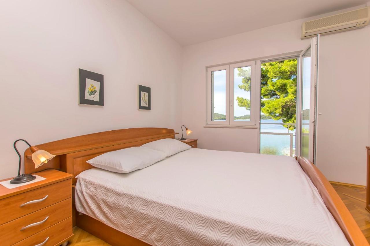 Apartment And Rooms Franka Zaboric Bagian luar foto