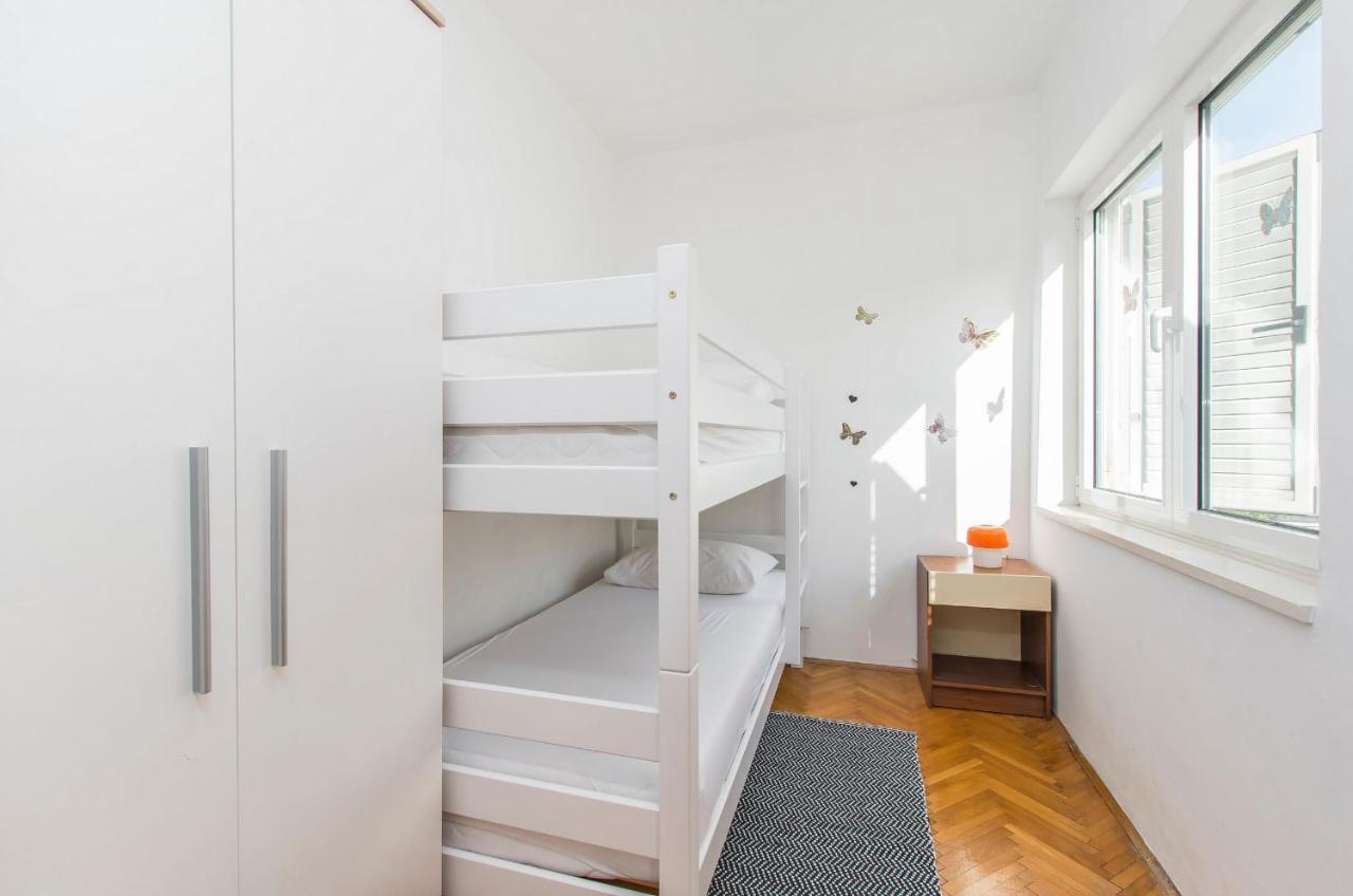 Apartment And Rooms Franka Zaboric Bagian luar foto