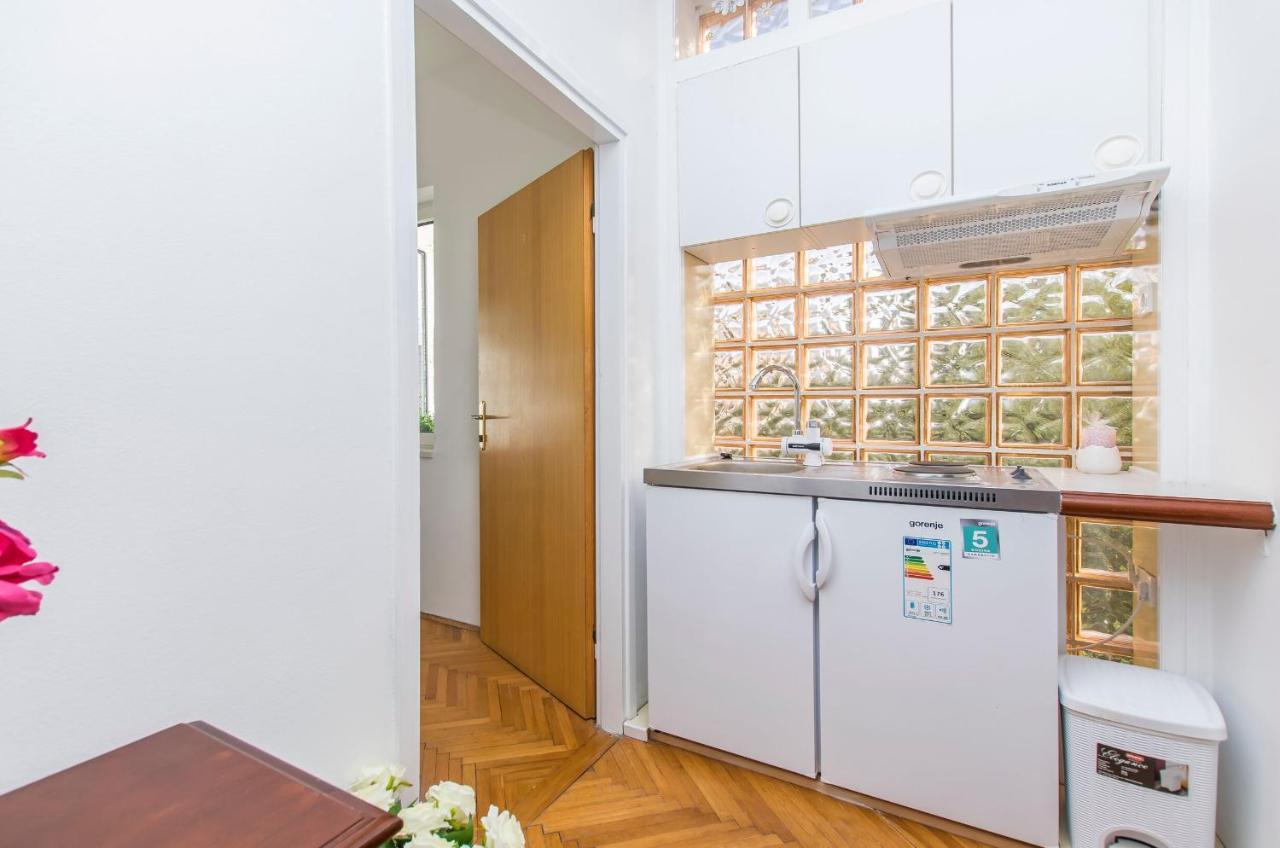 Apartment And Rooms Franka Zaboric Bagian luar foto