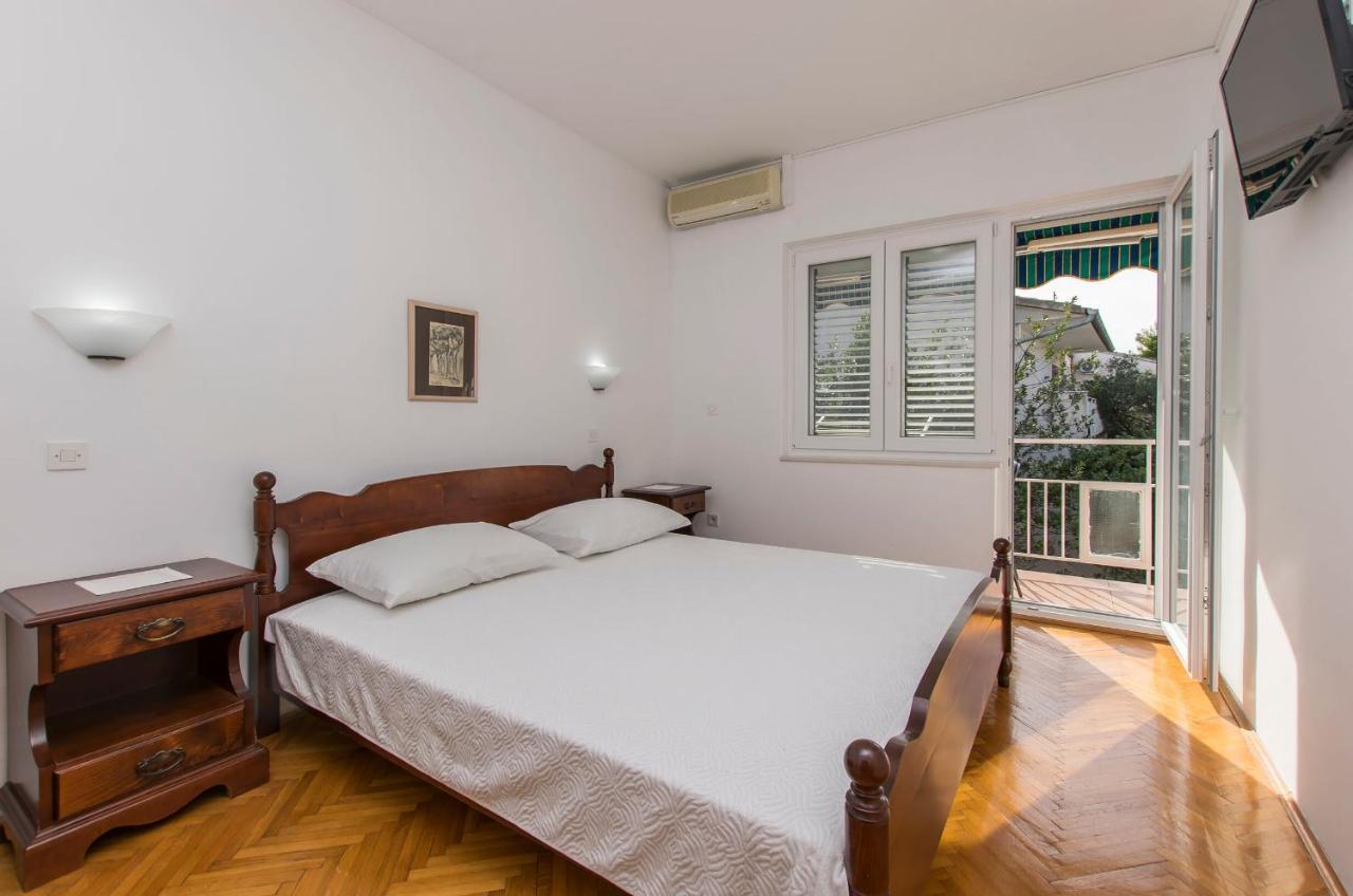 Apartment And Rooms Franka Zaboric Bagian luar foto