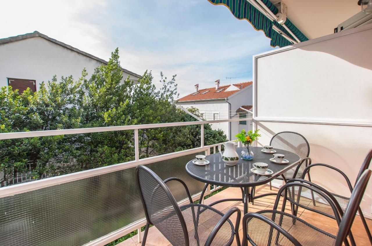Apartment And Rooms Franka Zaboric Bagian luar foto