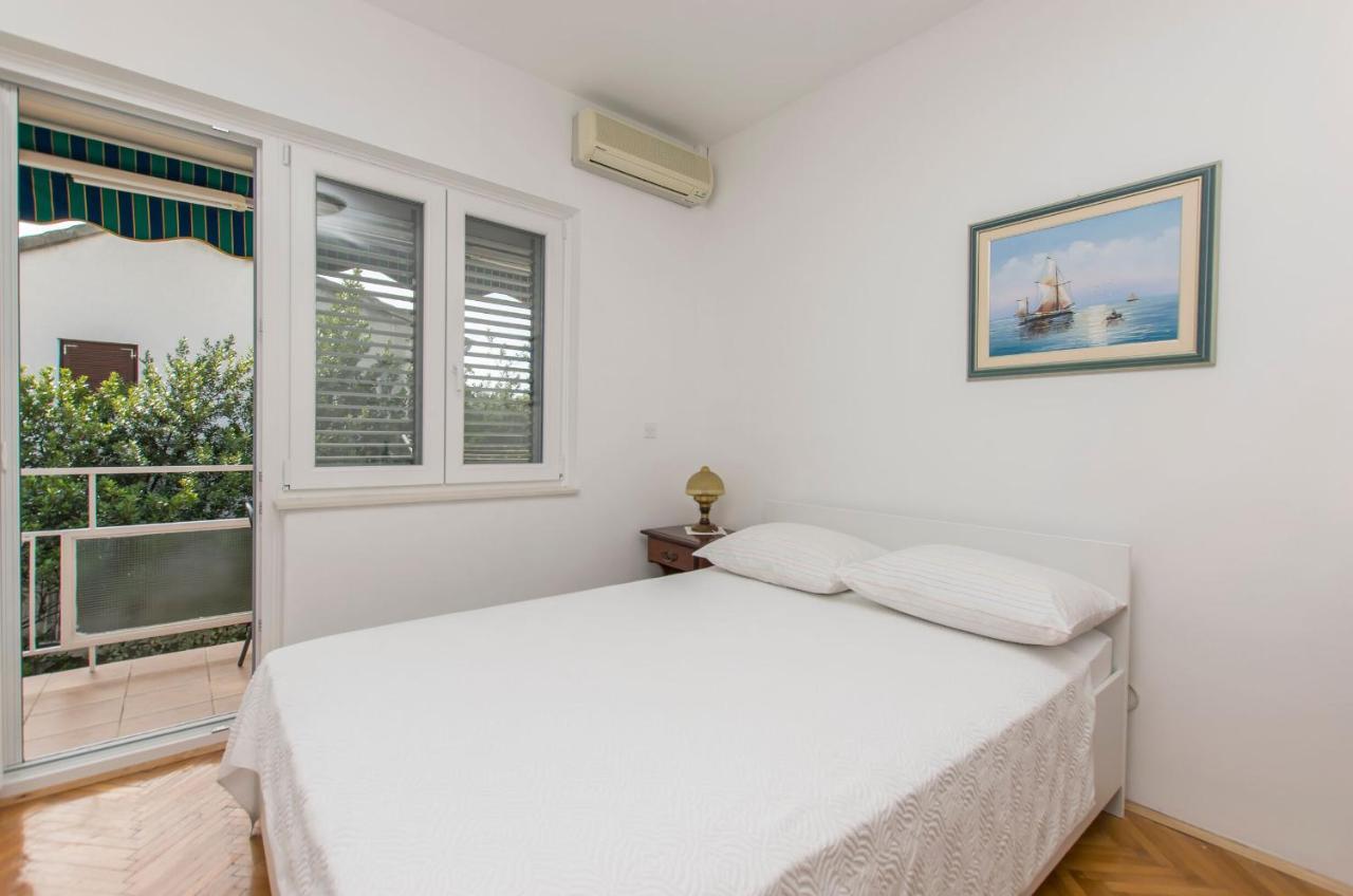 Apartment And Rooms Franka Zaboric Bagian luar foto