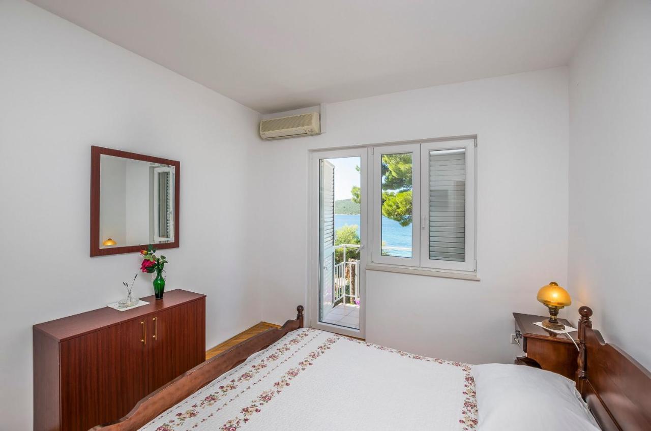 Apartment And Rooms Franka Zaboric Bagian luar foto