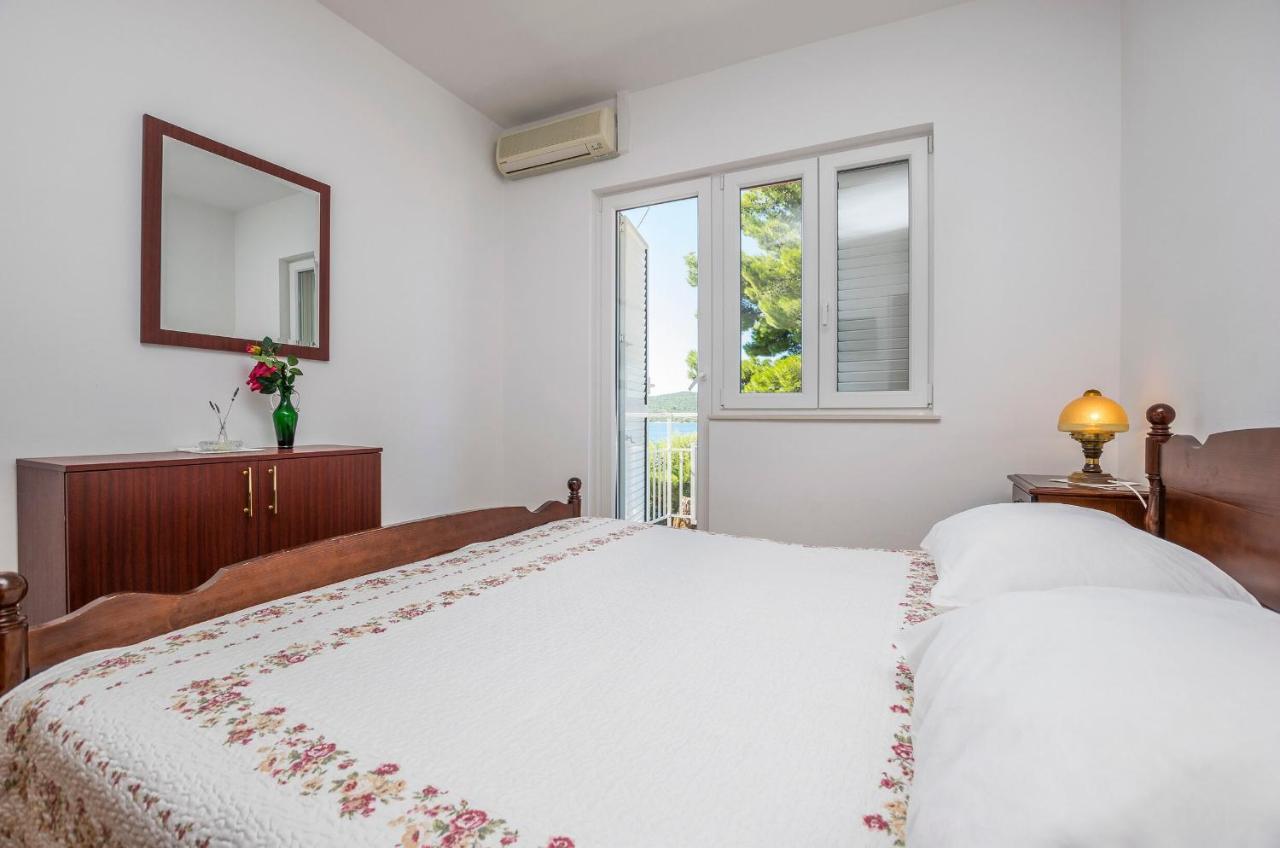Apartment And Rooms Franka Zaboric Bagian luar foto