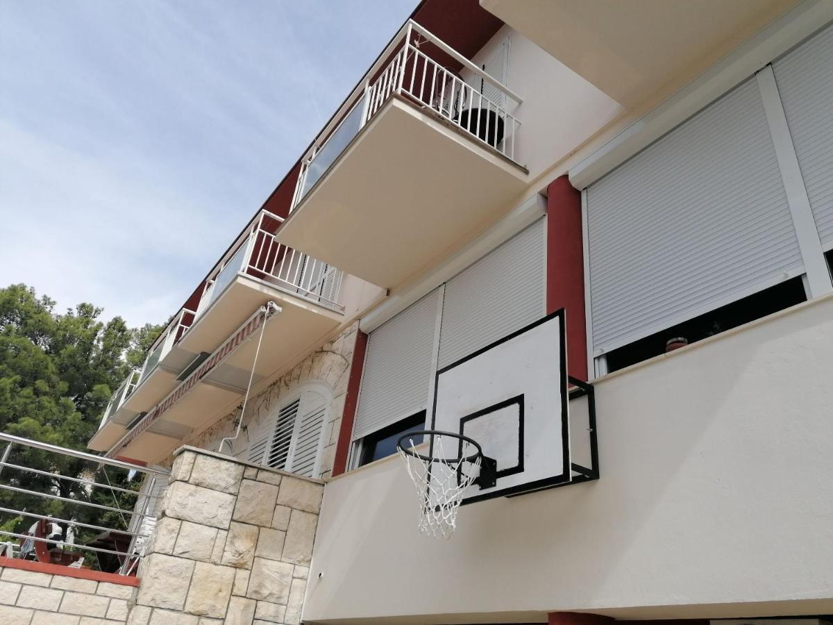 Apartment And Rooms Franka Zaboric Bagian luar foto